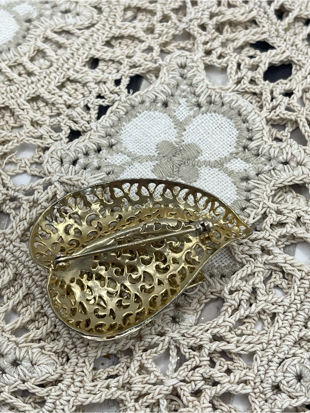 Gold Filigree Leaf brooch - Women‎ Jewelry